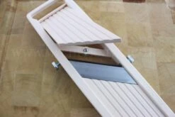 Benriner Japanese Professional Mandoline Slicer 3 Blades 9.5cm + Food Catcher And Holder -BladePro Store benriner japanese professional mandoline slicer 3 blades 9cm food catcher holder 4