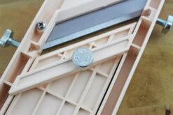 Benriner Japanese Professional Mandoline Slicer 3 Blades 9.5cm + Food Holder -BladePro Store benriner japanese professional mandoline slicer 3 blades 9cm food holder 4