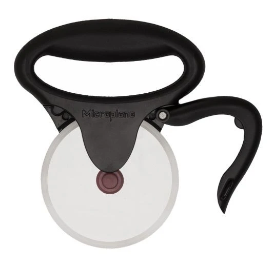 Microplane Easy Prep Black Pizza Cutter - Ergonomic Handle 4 Microplane Easy Prep Black Pizza Cutter - Ergonomic Handle - Image 2